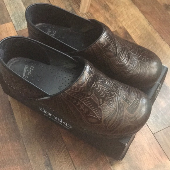 cheap dansko clogs size 40